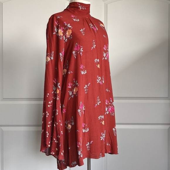 Free People Tunic Dress Mock Neck Long Bell Sleeve Open Back Floral Red M NWT - Picture 5 of 15